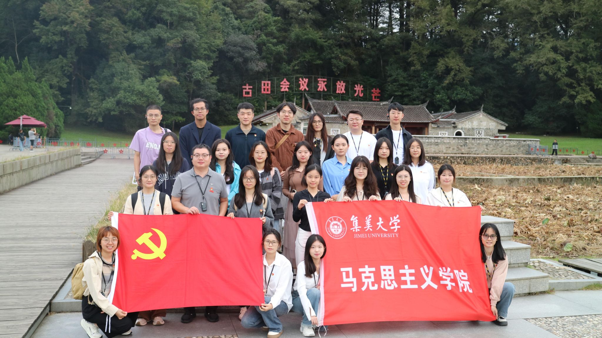 研究生支部党日活动1.jpg
