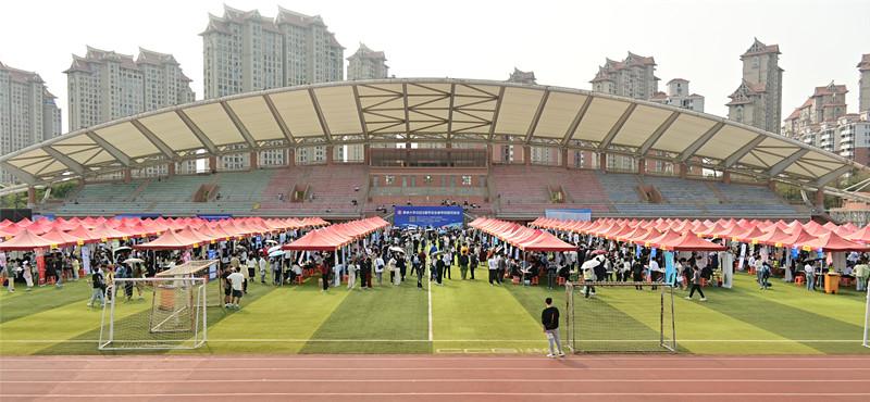 2 招聘会现场.jpg