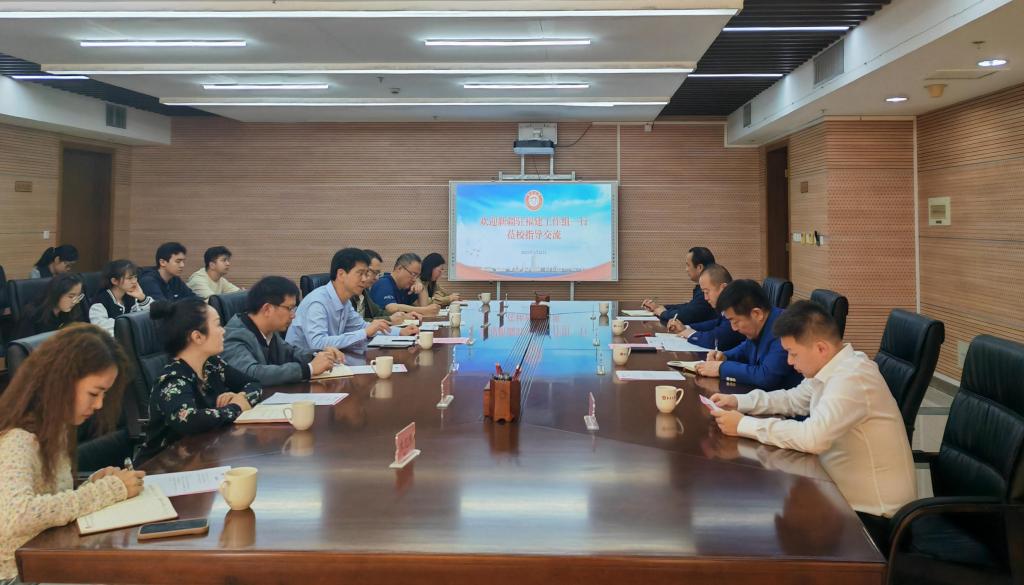 座谈会.jpg