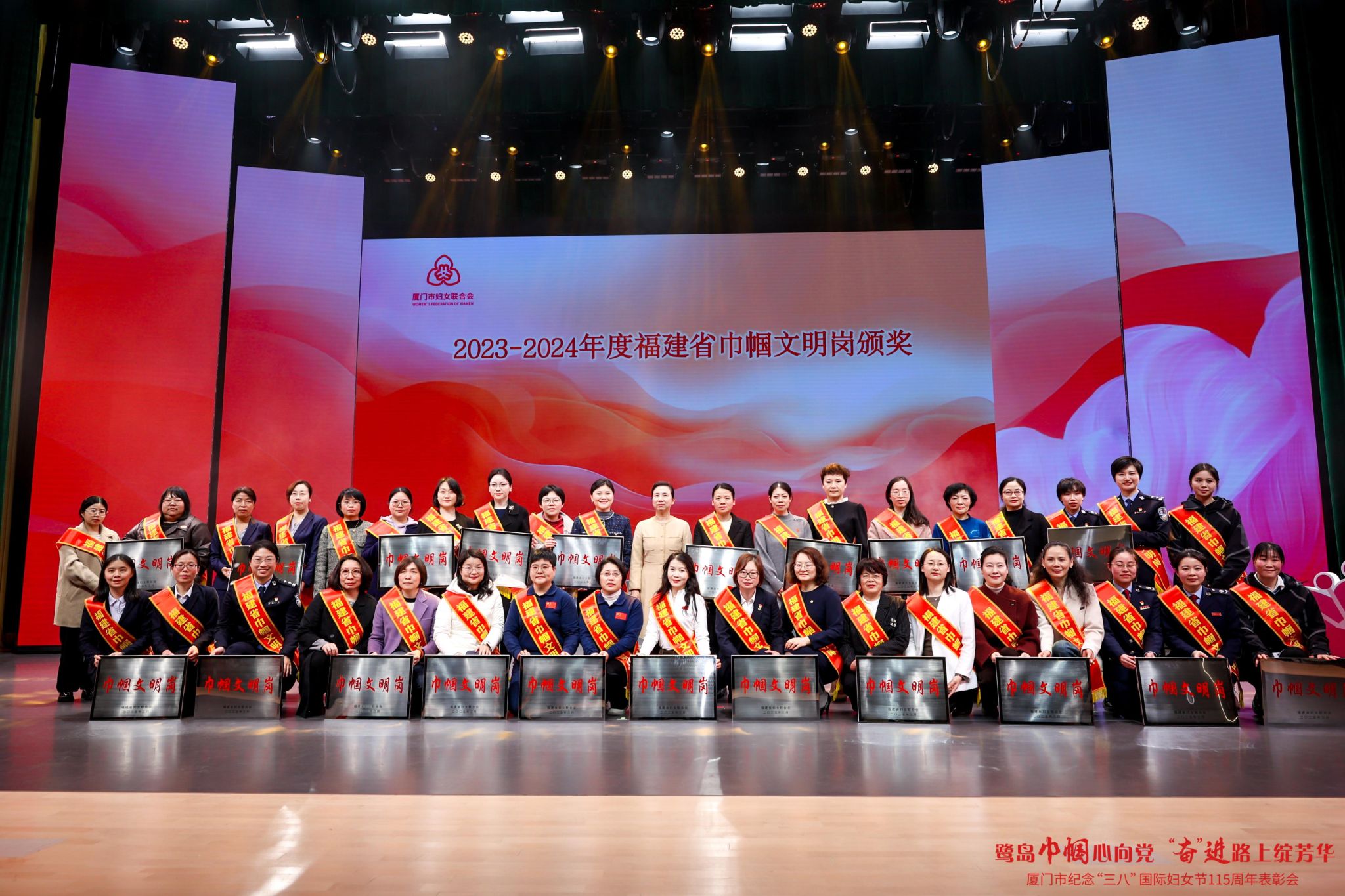 颁奖2.jpg 颁奖2.jpg