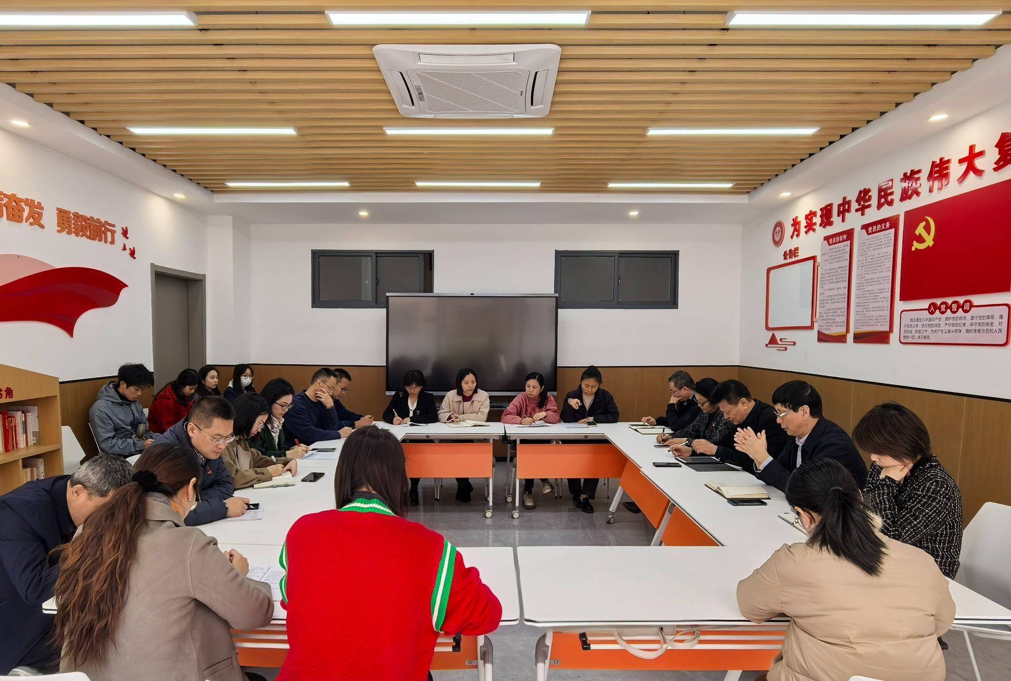 罗书记党课222.jpg